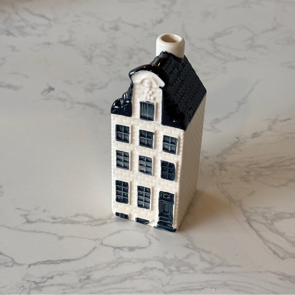KLM #59 Blue Delft House by BOLS